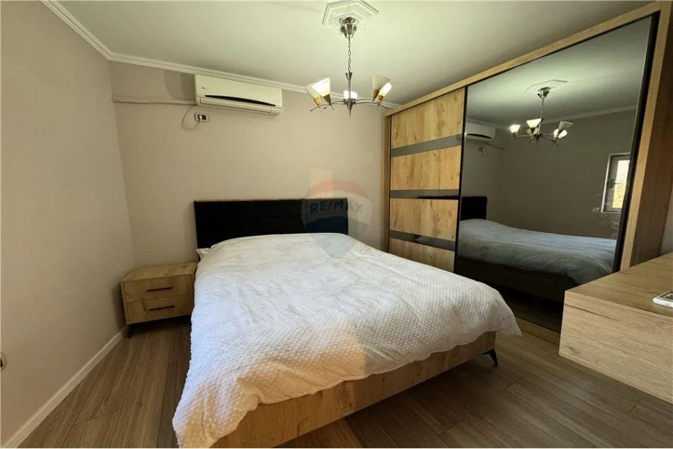 Shitet apartment 2+1 tek Myslym Shyri, prane karburant Kastrati!