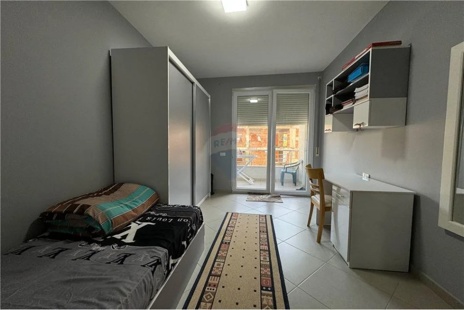 Shitet apartament 2+1+Garderobe te Kopshti Botanik