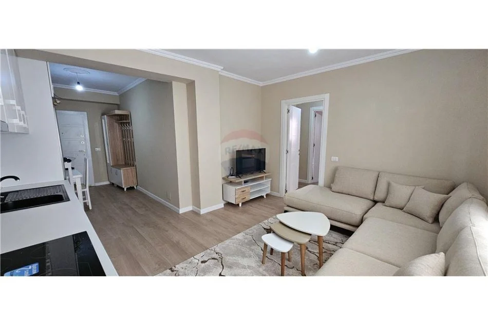 Jepet me qira apartament (2+1) plus garazh, pranë Prokurorisë së Tiranës.