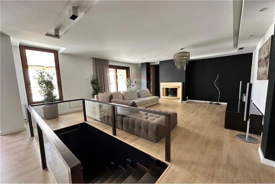 Duplex Luksoz./ Shitje/prane stadiumit Air Albania