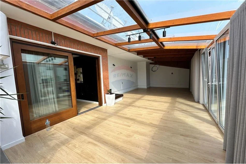 Duplex Luksoz./ Shitje/prane stadiumit Air Albania