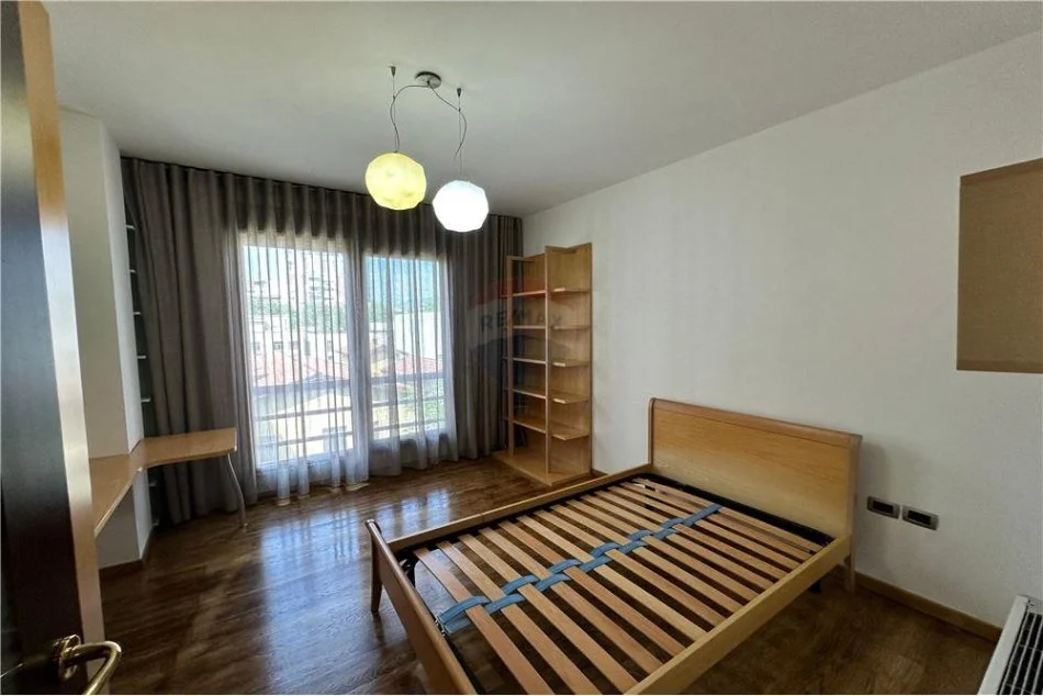 Duplex Luksoz./ Shitje/prane stadiumit Air Albania