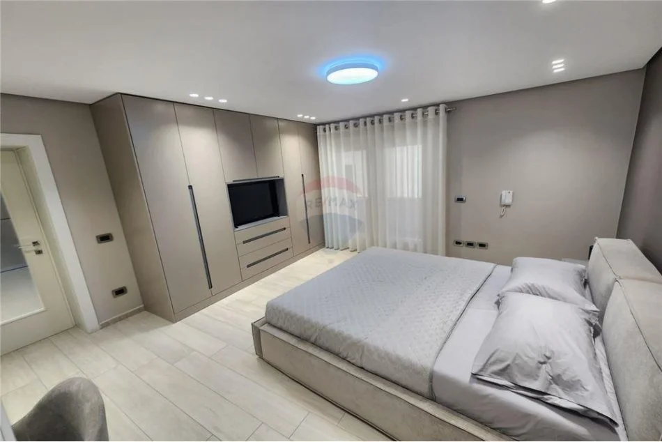 JEPET ME QIRA APARTAMENT 2+1 NE QENDER