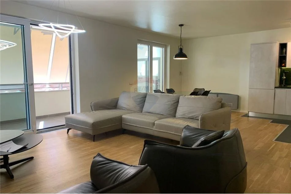 APARTAMENT 3+1+2 NE SHITJE TEK PETRO NINI