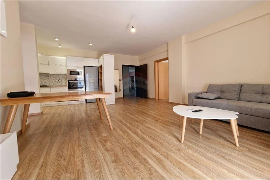 Apartament 2+1+2 ne shitje prane Bulevardit,Vlore