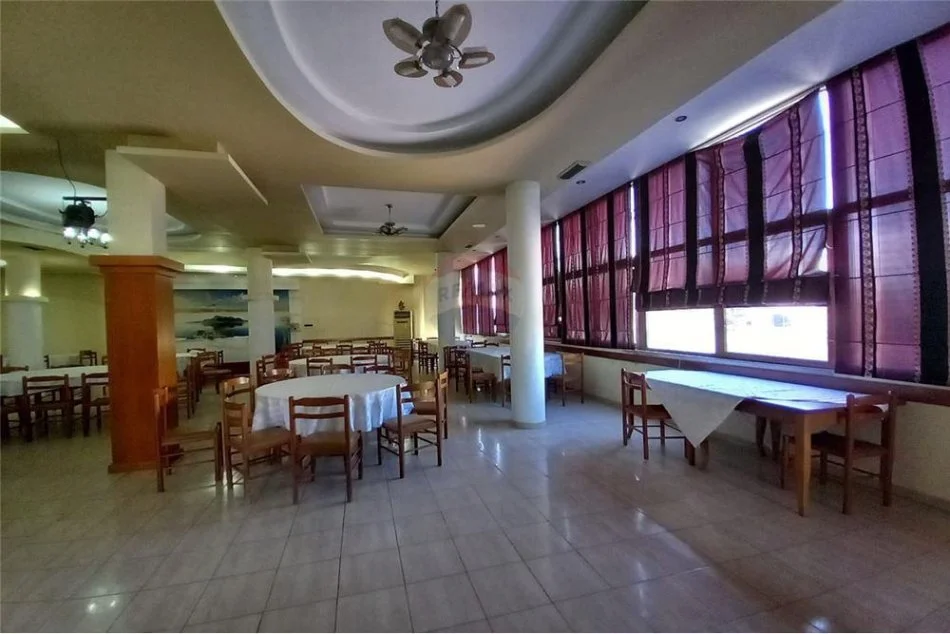 JEPET AMBJENT ME QIRA RRUGA E KAMZES!