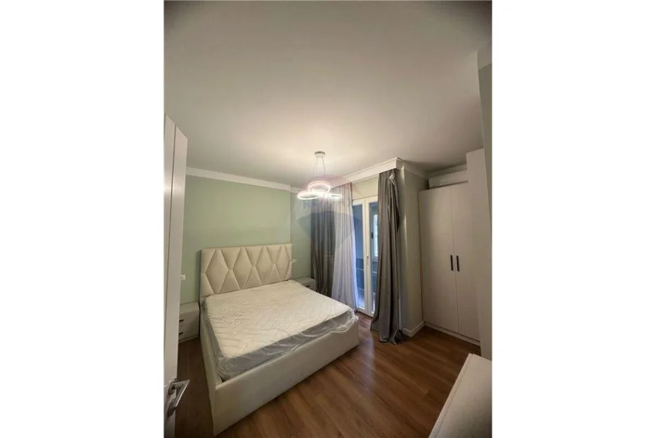 Apartament 1+1 per qira te Komuna e Parisit