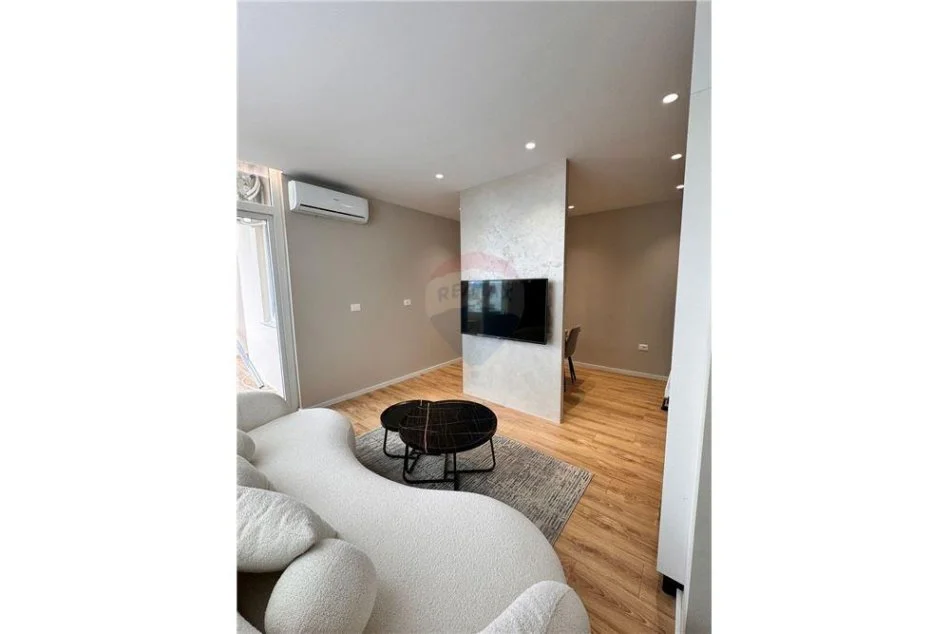 Shitet apartament 1+1 tek rr. e Kavajes!