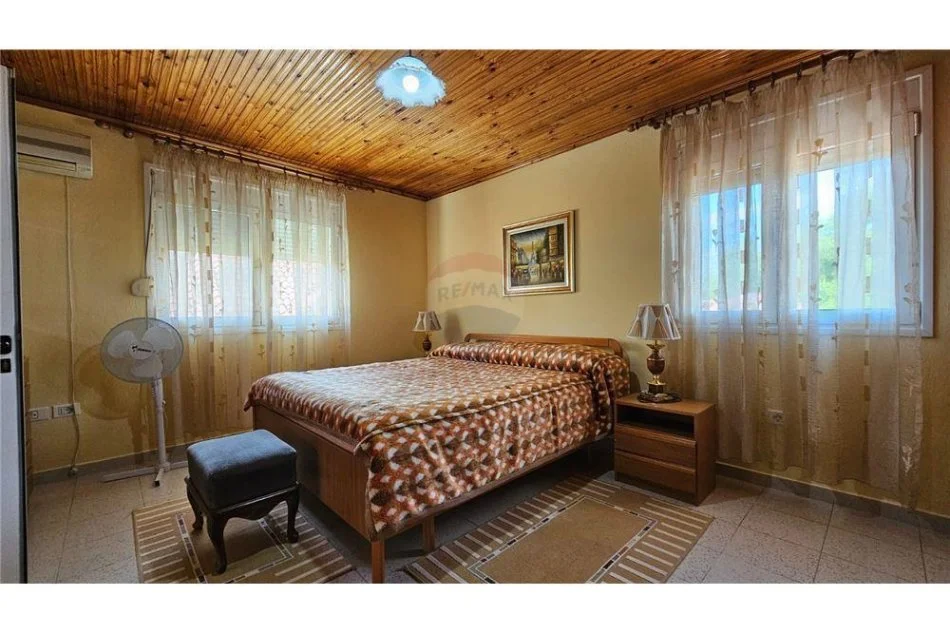 Apartament 2+1+2 i organizuar si duplex per qira tek Rruga Elbasanit,prane Ambasades Amerikane.