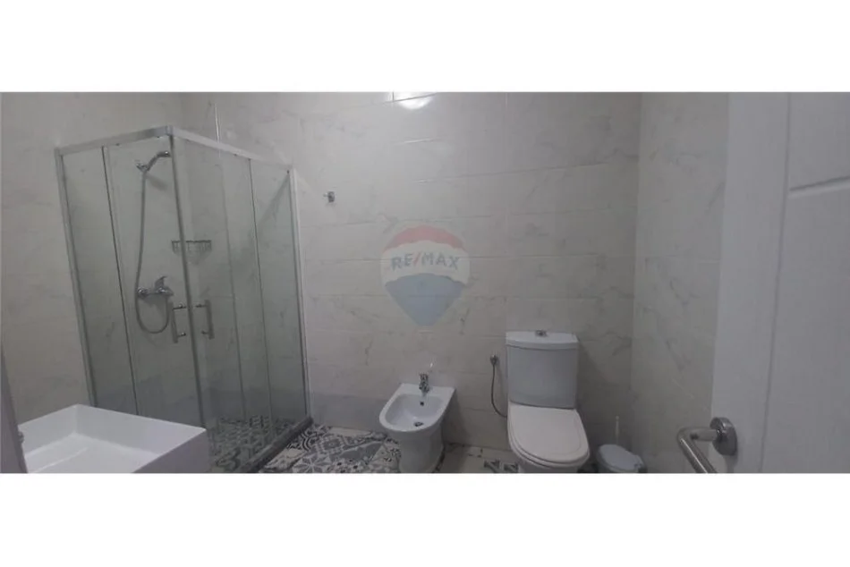 Jepet apartament 1+1 per qera tek Rruga e Elbasanit.