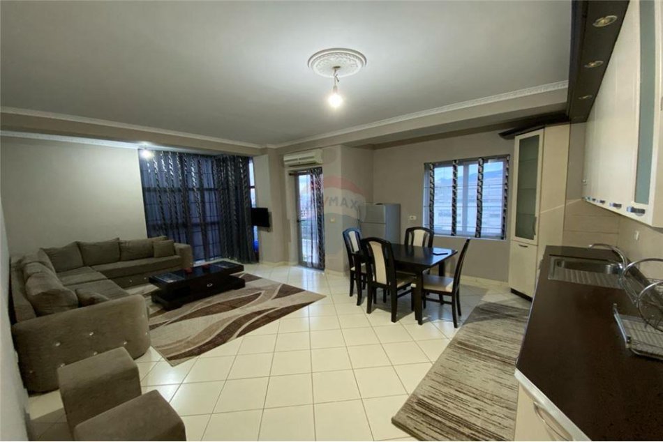 Tirane, jepet me qera apartament 3+1, , 140 m² 450 € (Apartament 3+1 per qira ne Astir !)