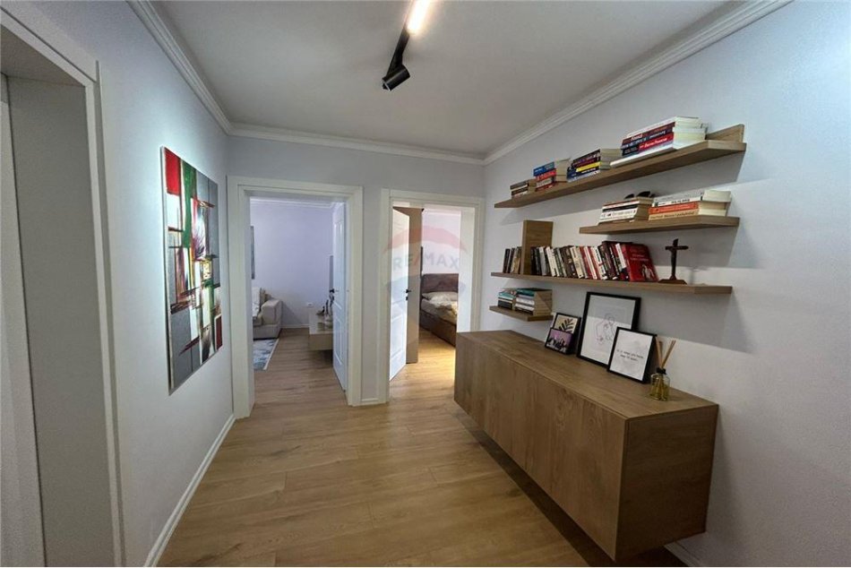 Tirane, shitet apartament 1+1, Kati 4, 56 m² 129,000 € (tregu elektrik)