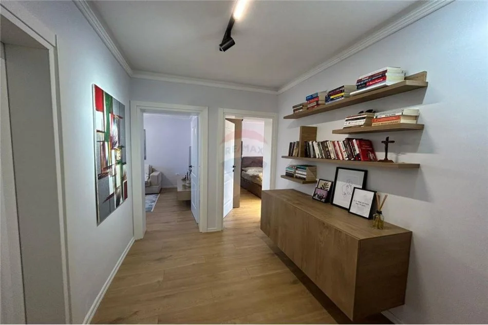 Tirane, shitet apartament 1+1, Kati 4, 56 m² 129,000 € (tregu elektrik)