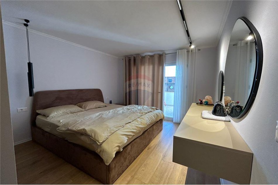 Tirane, shitet apartament 1+1, Kati 4, 56 m² 129,000 € (tregu elektrik)