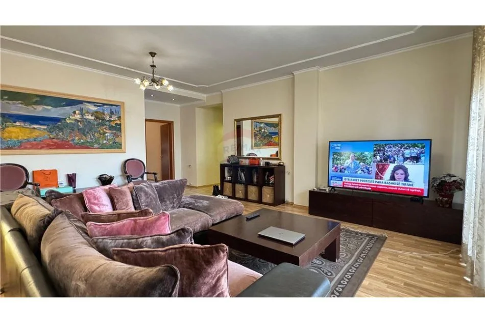 Tirane, shitet 3+1, , 157 m² 349,000 € (Apartament 3+1 per shitje ne Qender!)