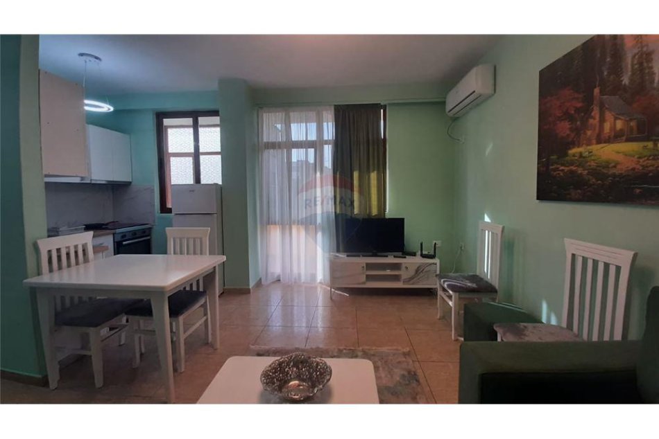 Tirane, jepet me qera apartament 1+1+Ballkon, Kati 2, 70 m² 470 € (Rruga Memo Meto)
