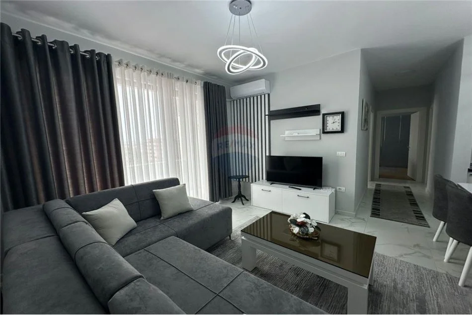 Tirane, jepet me qera 2+1, Kati 5, 110 m² 700 € (APARTAMENT ME QIRA 2+1+PARKIM)