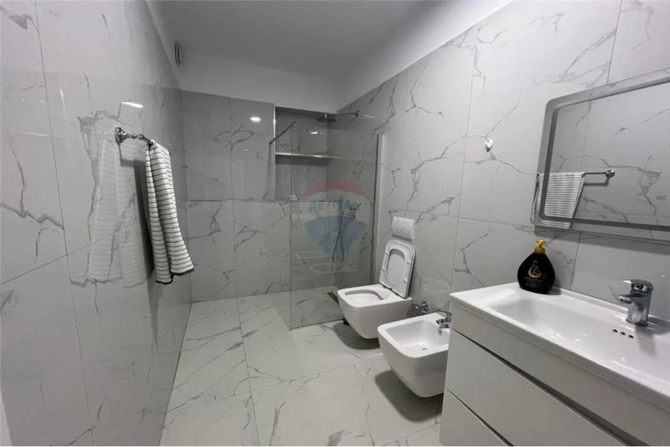 Tirane, jepet me qera apartament 2+1, Kati 1, 85 m² 450 € (Apartament 2+1 per qira tek Kodra e Priftit!)