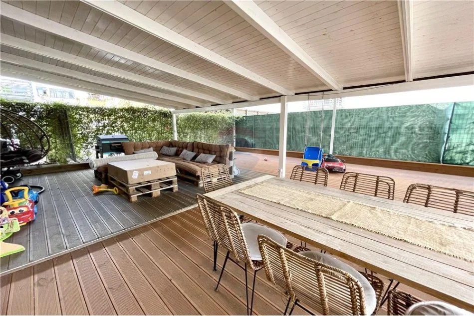 Tirane, shitet apartament 2+1, Kati 8, 175 m² 200,000 € (Apartament luksoz ne shitje, 2+1 me verande ne fillim te rruges "5 Maji"!)