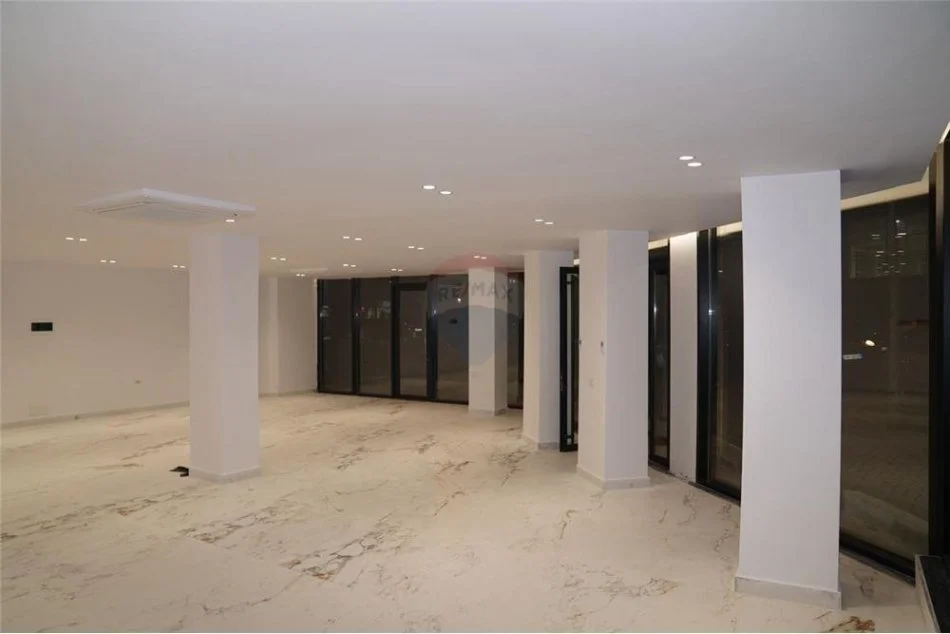 Tirane, jepet me qera , , 125 m² 1,500 € (Jepet ambient komercial me qira ne Don Bosko!)