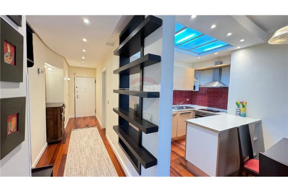 Tirane, jepet me qera apartament 2+1, Kati 7, 120 m² 800 € (Apartament 2+1+post parkimi per qira tek Ish Ekspozita!)