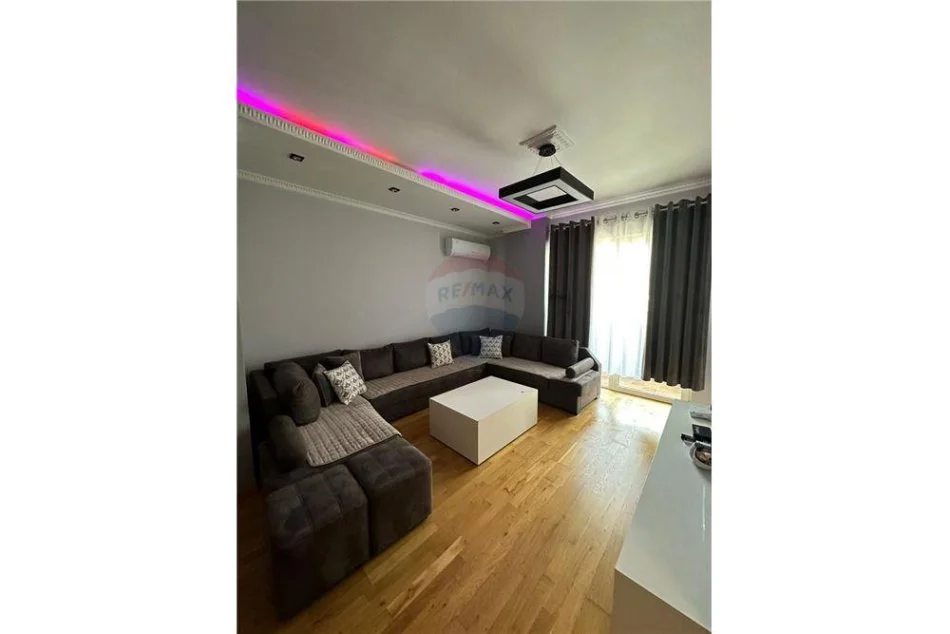 Tirane, jepet me qera apartament 2+1, , 100 m² 700 € (Apartament 2+1+2 me qira Astir.)