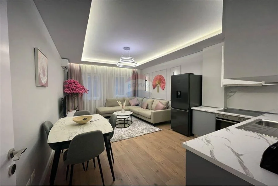 Tirane, shitet apartament 2+1, Kati 1, 100 m² 220,000 € (Shitet super apartament 2+1+2 tek Komuna e Parisit)