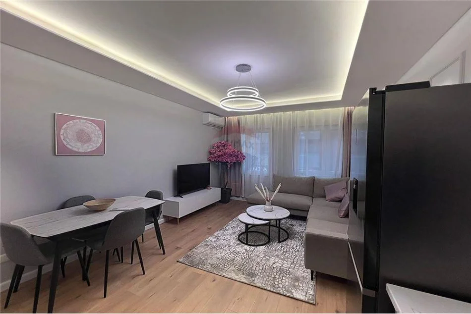 Tirane, shitet apartament 2+1, Kati 1, 100 m² 220,000 € (Shitet super apartament 2+1+2 tek Komuna e Parisit)