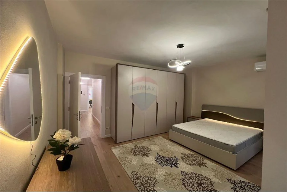 Tirane, shitet apartament 2+1, Kati 1, 100 m² 220,000 € (Shitet super apartament 2+1+2 tek Komuna e Parisit)