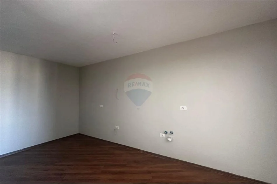 Tirane, shitet apartament 1+1 Kati 4, 63 m² 103,900 € (fusha Aviacionit)