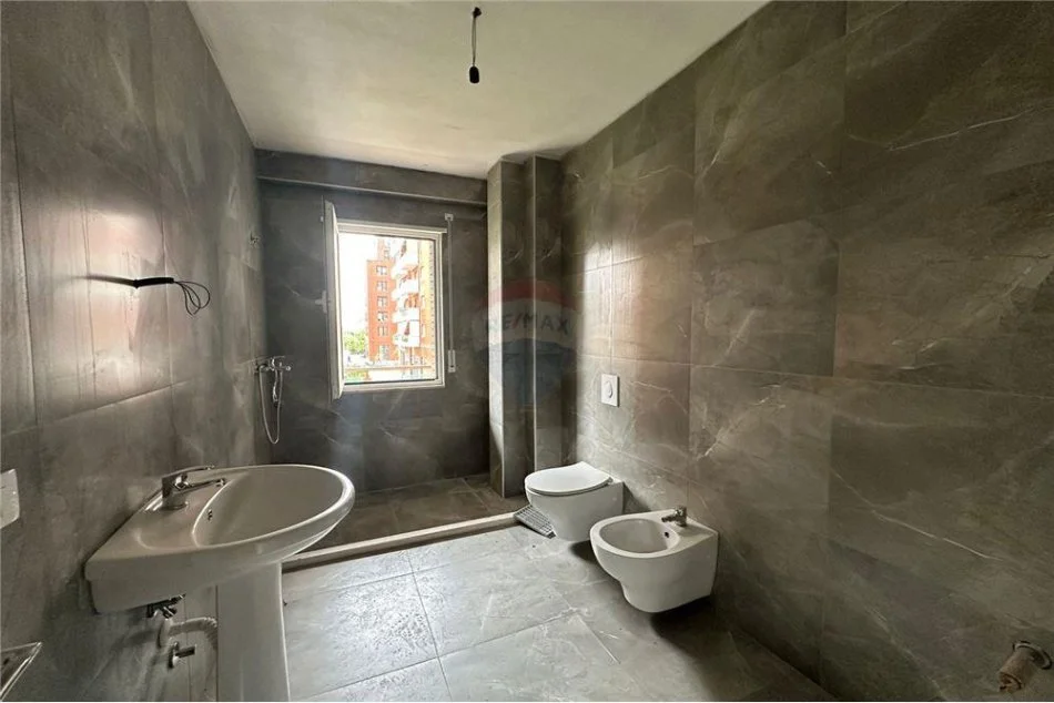 Tirane, jepet me qera apartament 2+1 , 121 m² (JEPET ME QIRA APARTAMENT 2+1+2, GREEN CITY ASTIR)