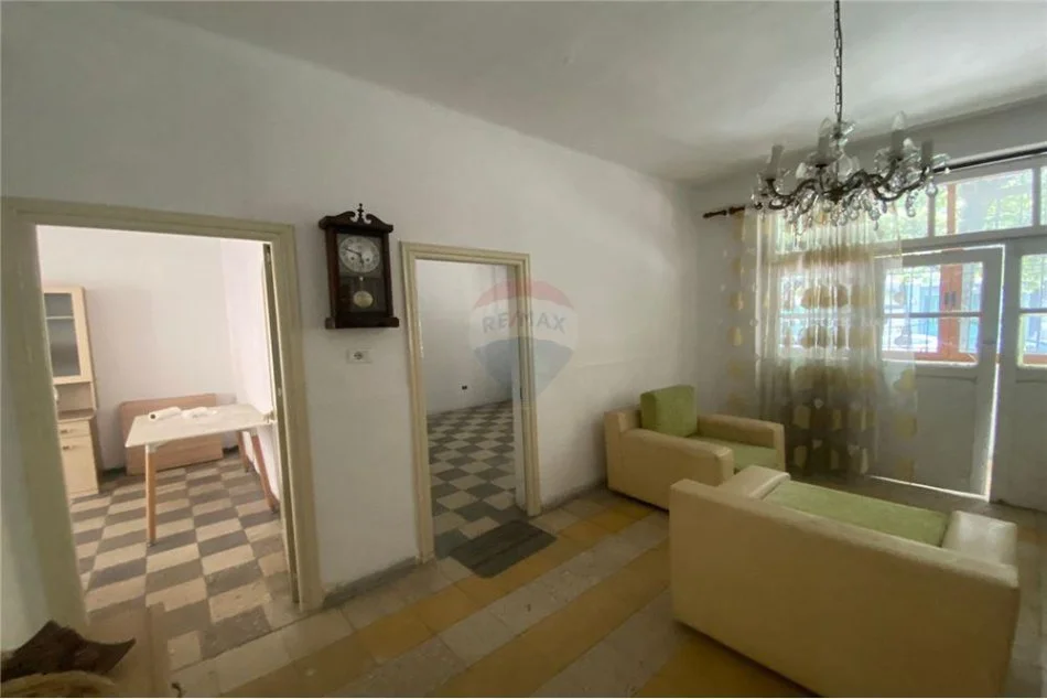 Tirane, jepet me qera apartament 2+1 Kati 3, 71 m² 30,000 € (Apartament 2+1 per qira tek Shkolla e Bashkuar!)