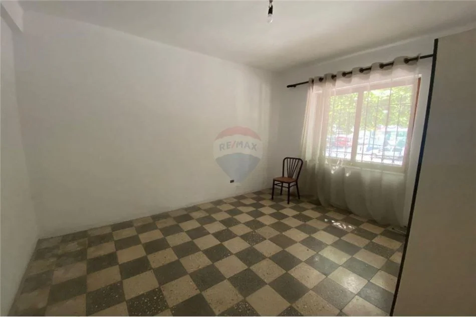 Tirane, jepet me qera apartament 2+1 Kati 3, 71 m² 30,000 € (Apartament 2+1 per qira tek Shkolla e Bashkuar!)