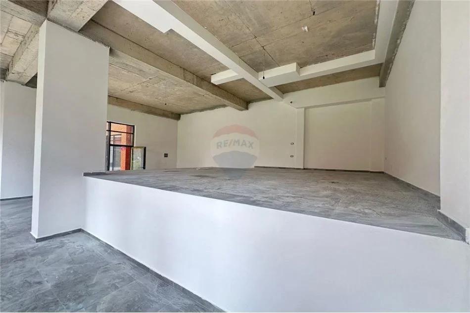 Tirane, jepet me qera ambjent biznesi Kati 0, 94 m² 950 € (JEPET ME QIRA AMBIENT BIZNESI, GREEN CITY ASTIR)