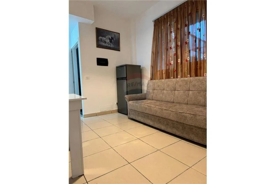 Tirane, jepet me qera apartament 1+1 Kati 0, 48 m² 300 € (Apartament 1+1 me Qira tek Rez. Kodra e Diellit 1!)