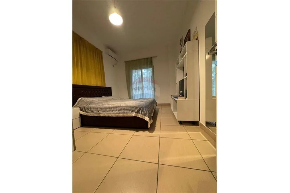 Tirane, jepet me qera apartament 1+1 Kati 0, 48 m² 300 € (Apartament 1+1 me Qira tek Rez. Kodra e Diellit 1!)