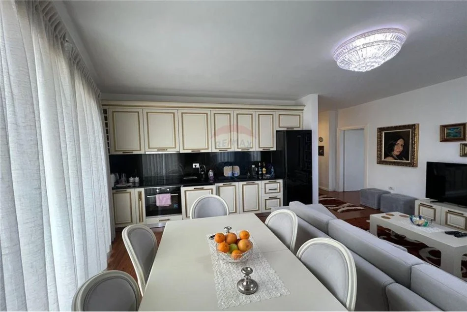 Tirane, jepet me qera 2+1 Kati 5, 85 m² 850 € (Jepet apartament 2+1 me qira, Rruga e Elbasanit)