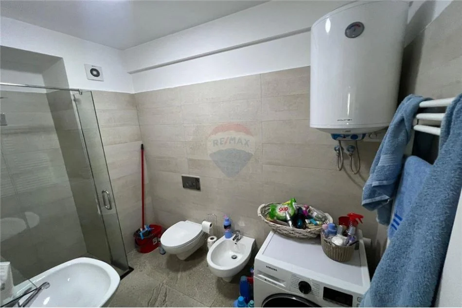 Tirane, jepet me qera 2+1 Kati 5, 85 m² 850 € (Jepet apartament 2+1 me qira, Rruga e Elbasanit)