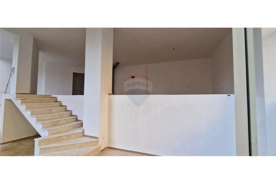 Tirane, jepet me qera ambjent biznesi Kati 0, 125 m² 800 € (Rruga Haxhi Hysen Dalliu)