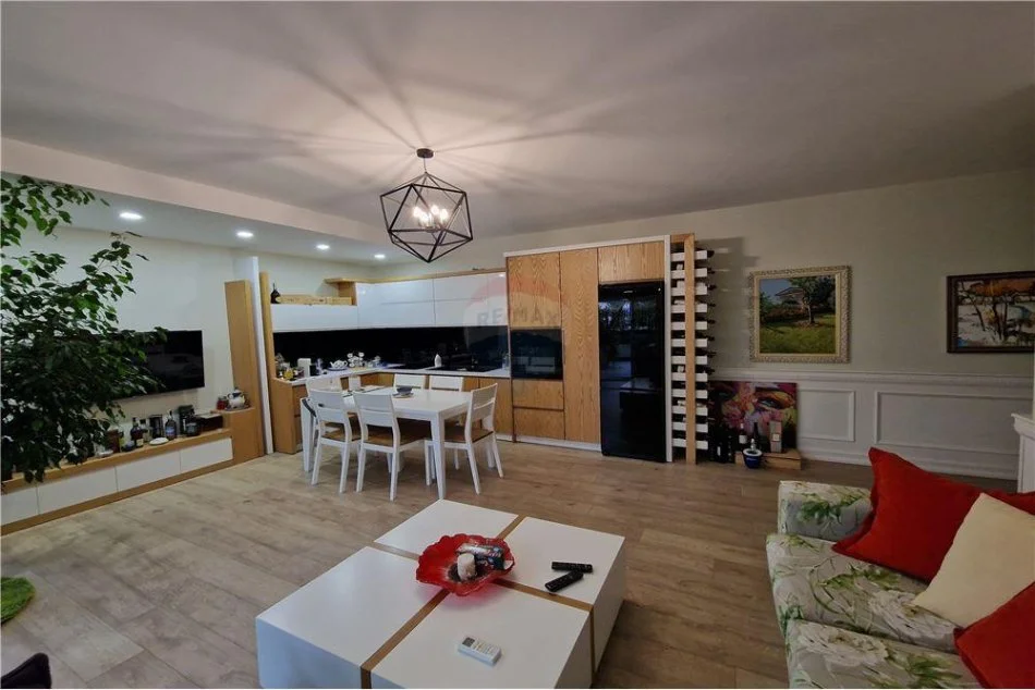 Vlore, shitet apartament 2+1 Kati 0, 185 m² 315,000 € (Apartament luksoz 2+1+verande ne shitje,Vlore)