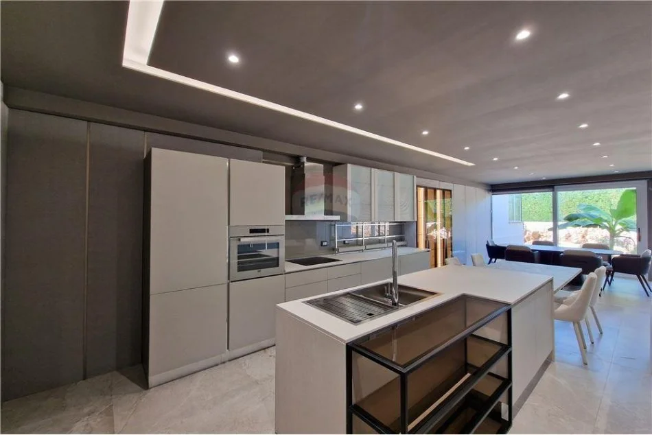 Vlore, shitet 3+1 Kati 0, 144 m² 359,000 € (Apartament luksoz 2+1 prane Marina Bay,Vlore)