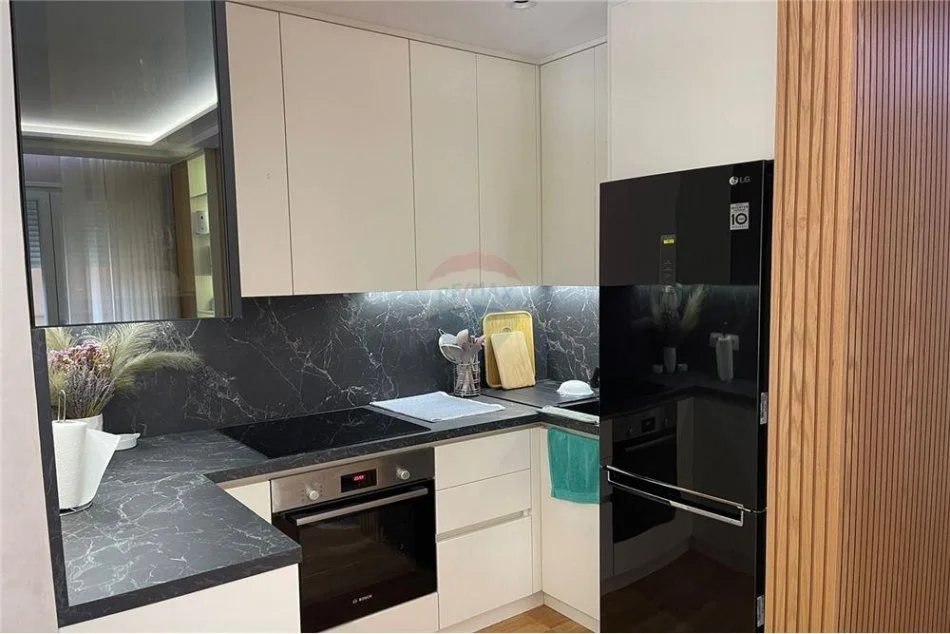 Tirane, jepet me qera apartament 2+1+Ballkon Kati 4, 112 m² 600 € (Nexho konomi)