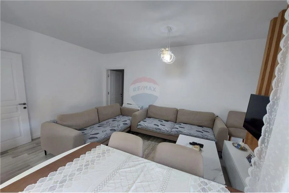 Tirane, jepet me qera apartament 2+1+Ballkon Kati 4, 111 m² 700 € (Hoxha Tasim)