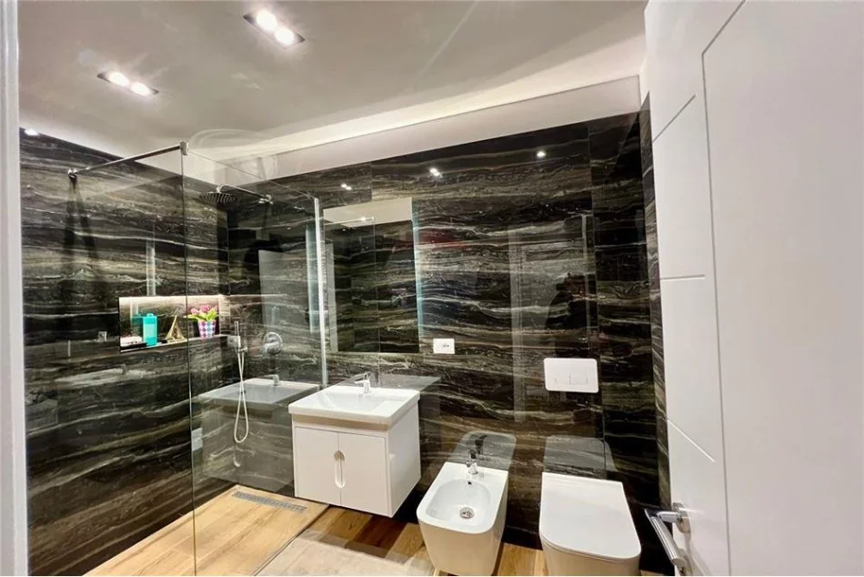 Tirane, shitet apartament 2+1 Kati 9, 138 m² 290.000 € (Shitet super apartament 2+1 te 21 Dhjetori!)