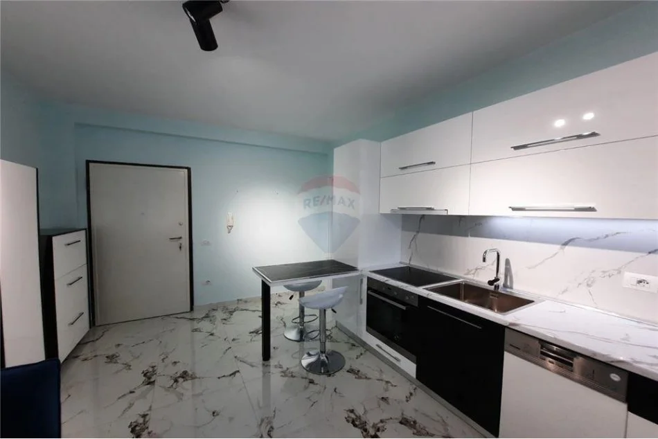 Tirane, jepet me qera garsonier 1+1 Kati 8, 42 m² 450 € (Garsoniere me qira ne Don Bosko)