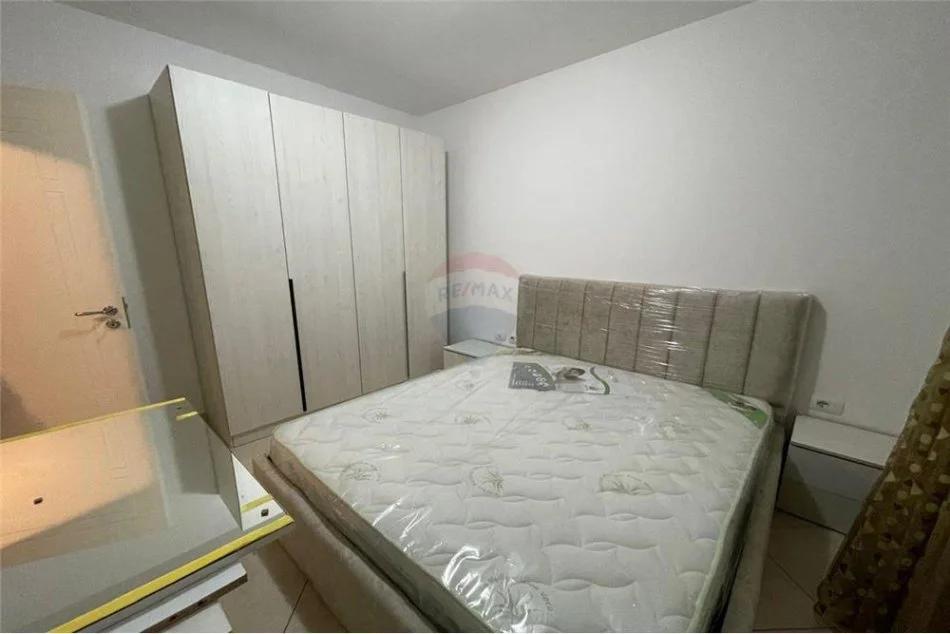 Tirane, jepet me qera 1+1 Kati 1, 75 m² 450 € (APARTAMENT 1+1 ME QIRA - RRETHI I SELITES)