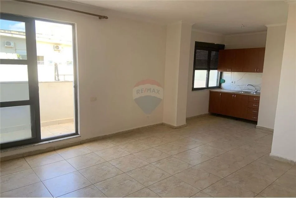 Tirane, jepet me qera 1+1 Kati 7, 106 m² 30.000 € (JEPET APARTAMENT 1+1 ME QIRA NE KINOSTUDIO)