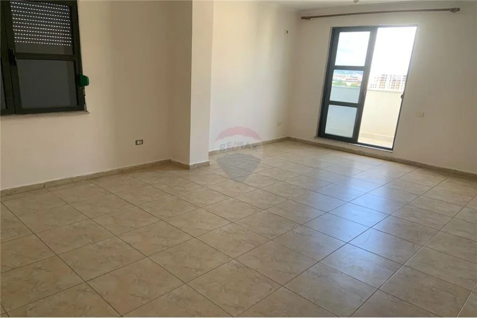 Tirane, jepet me qera 1+1 Kati 7, 106 m² 30.000 € (JEPET APARTAMENT 1+1 ME QIRA NE KINOSTUDIO)