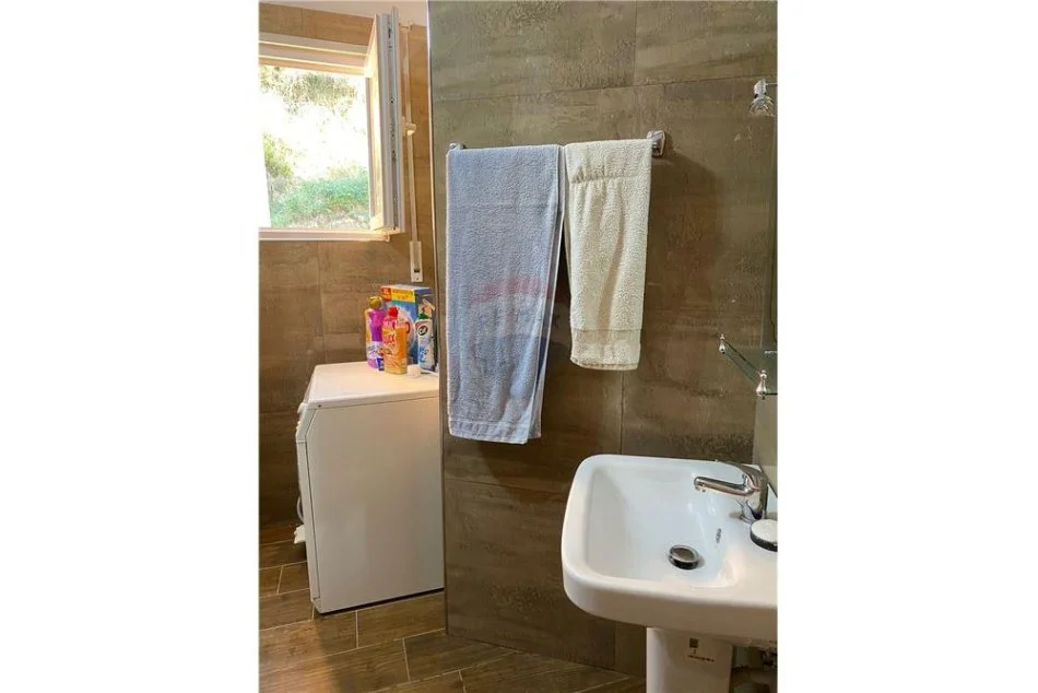 Tirane, jepet me qera apartament 1+1 Kati 2, 65 m² 350 € (Jepet apartament 1+1 me qira tek Kopshti Botanik!)