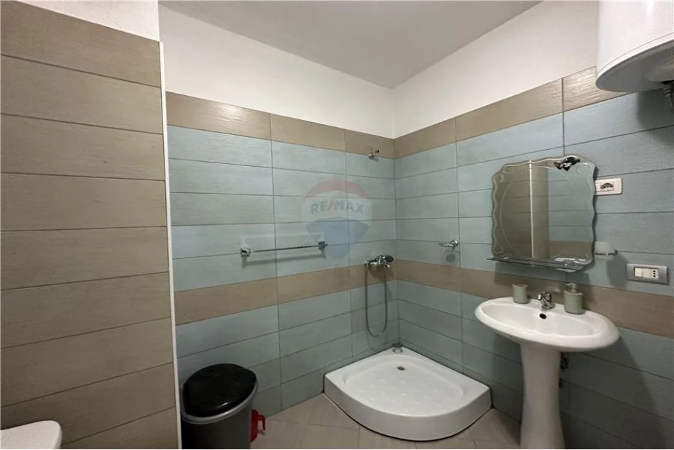 Tirane, jepet me qera apartament 1+1 Kati 2, 80 m² 400 € (APARTAMENT ME QIRA 1+1 TEK KOPSHTI BOTANIK)